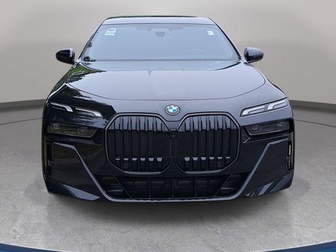 New 2026 BMW 740i RWD image 2