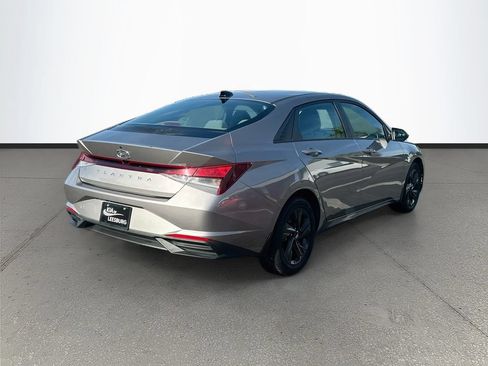 Used 2022 Hyundai Elantra SEL FWD image 7