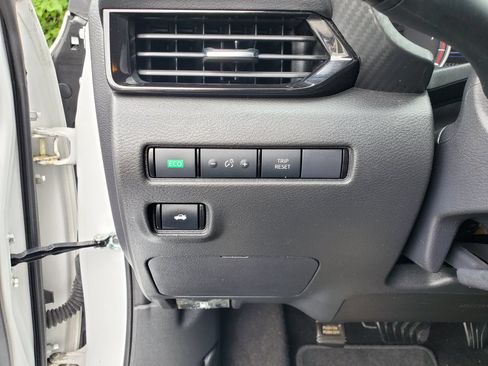 Used 2024 Nissan Sentra SV FWD image 30