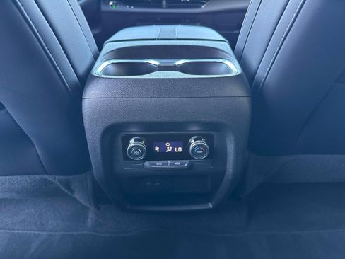 Used 2025 Buick Enclave Preferred image 18