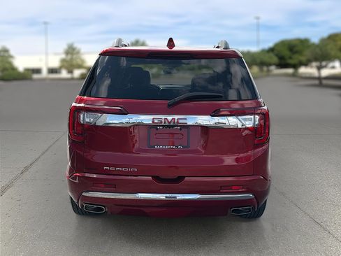 Used 2023 GMC Acadia Denali w/ Denali Ultimate Package FWD image 6