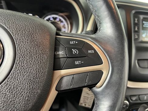 Used 2014 Jeep Cherokee Latitude w/ Cold Weather Group AWD/4WD image 20
