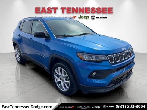 Used 2022 Jeep Compass Latitude image 1