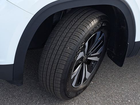 Used 2025 Volkswagen Atlas Cross Sport SE image 29