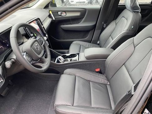 Used 2023 Volvo XC40 B5 Plus w/ Driver Assist Package image 2