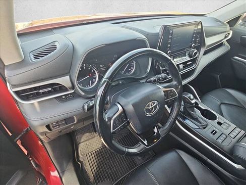 Used 2020 Toyota Highlander XLE image 10