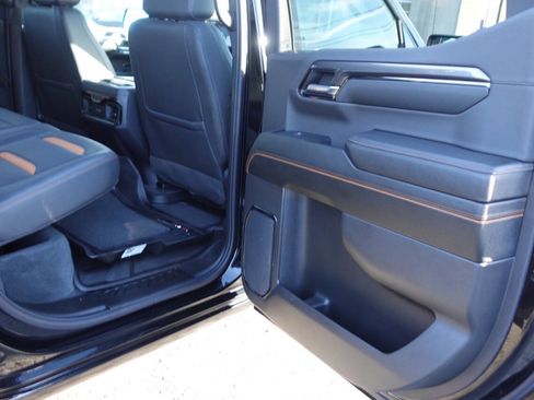 Used 2024 GMC Sierra 1500 AT4 image 33
