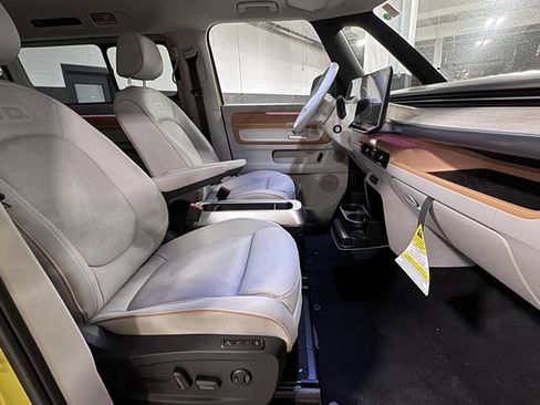 New 2025 Volkswagen ID. Buzz 1st Edition image 16