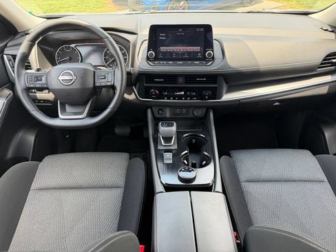 Used 2025 Nissan Rogue SV AWD/4WD image 2