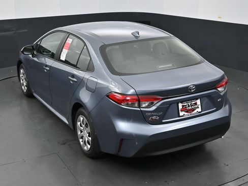 Used 2025 Toyota Corolla LE image 32