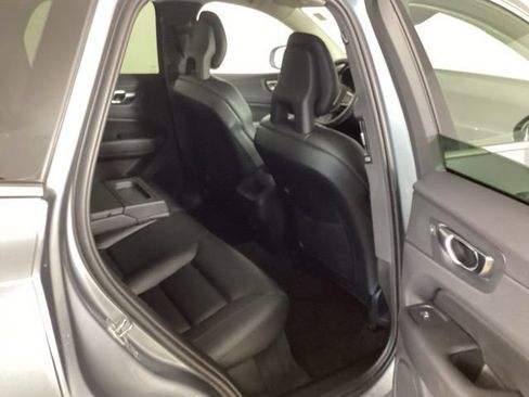 Used 2018 Volvo XC60 T5 Momentum w/ Vision Package AWD/4WD image 35