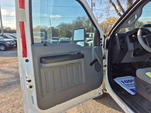 Used 2014 Ford F250 XL w/ Camper Package image 10