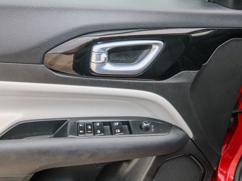 Used 2025 Jeep Compass Limited AWD/4WD image 12