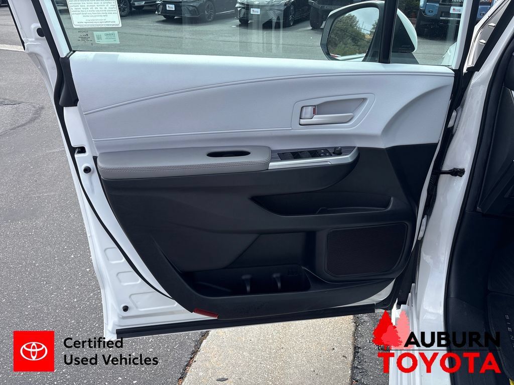 Certified 2025 Toyota Sienna LE FWD image 16