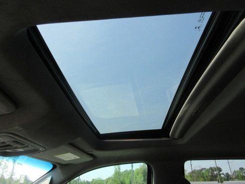 Used 2022 GMC Sierra 1500 SLT w/ SLT Convenience Package image 17