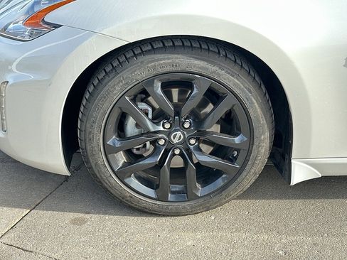 Used 2016 Nissan 370Z Touring image 3