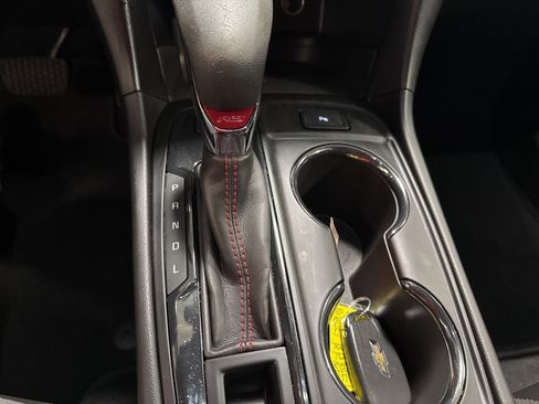 Used 2022 Chevrolet Equinox RS w/ Infotainment Package image 16