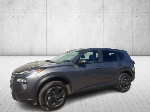 Used 2024 Nissan Rogue SV image 1