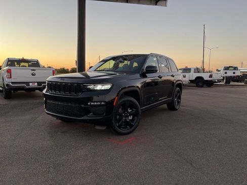 New 2025 Jeep Grand Cherokee Limited w/ Black Appearance Package image 2