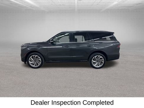 Used 2025 Lincoln Navigator Reserve AWD/4WD image 8