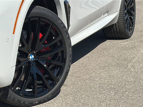 New 2026 BMW X5 xDrive40i w/ M Sport Package image 3