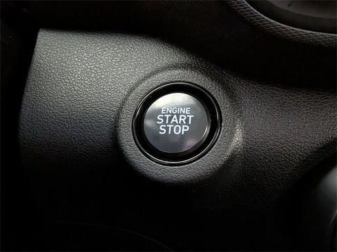 Used 2022 Hyundai Venue Limited image 25