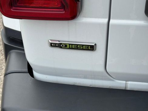 Used 2021 Jeep Wrangler Unlimited Sahara image 5