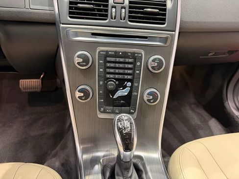 Used 2016 Volvo XC60 T6 w/ Proximity Package AWD/4WD image 33