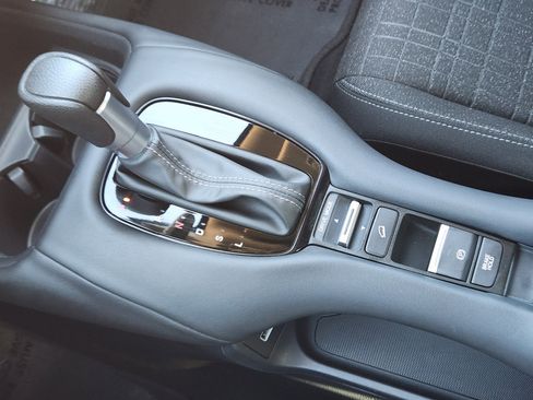 Certified 2023 Honda HR-V LX image 20