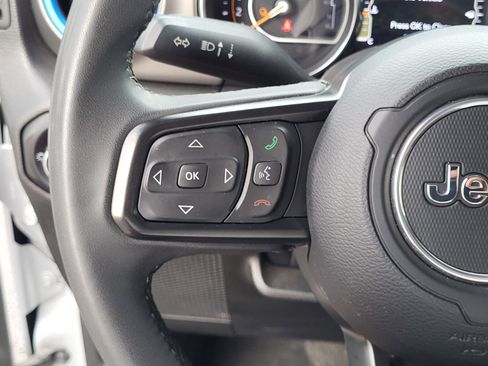 Used 2023 Jeep Gladiator Willys AWD/4WD image 26