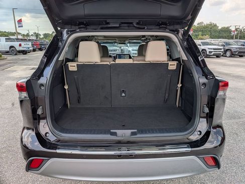 Used 2021 Toyota Highlander Platinum FWD image 29