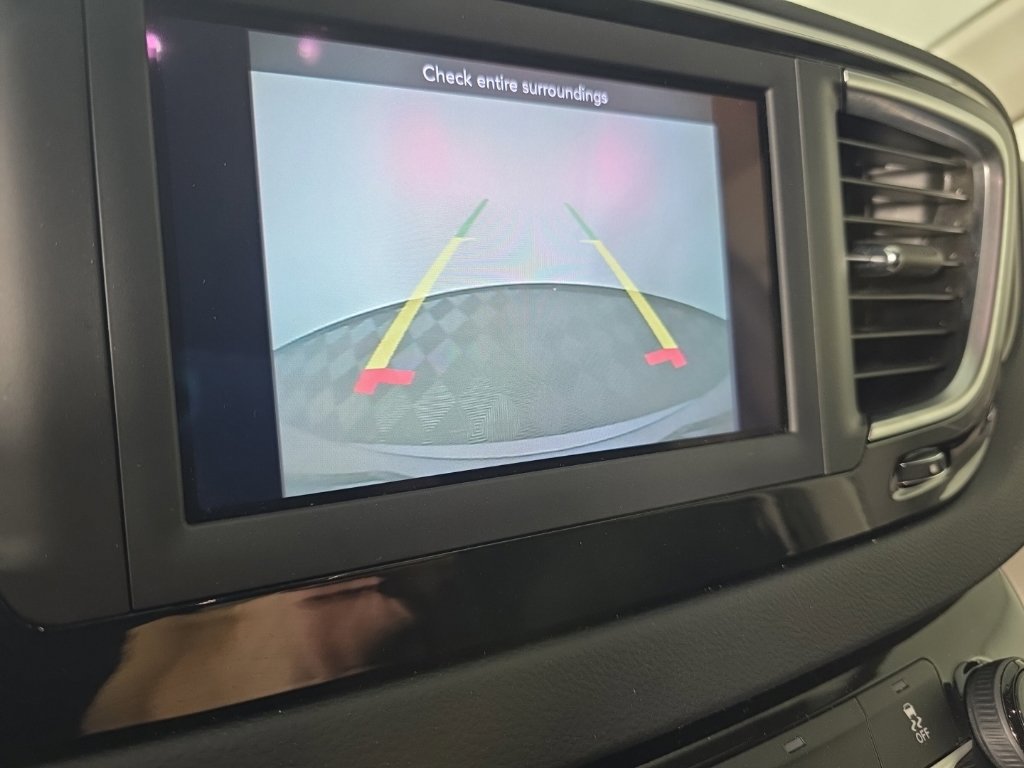 Used 2020 Chrysler Pacifica Touring w/ Cold Weather Group FWD image 17