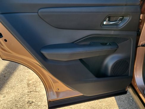 Certified 2023 Nissan Ariya FWD image 11