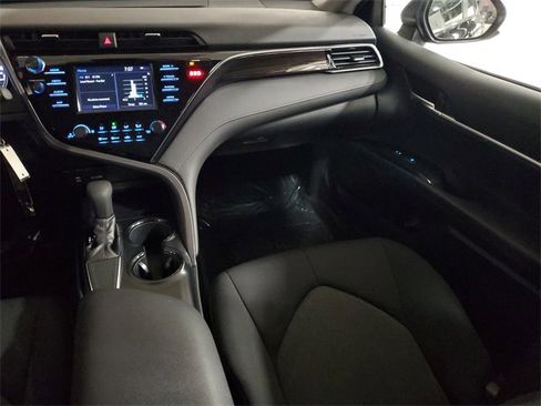 Used 2019 Toyota Camry LE image 13
