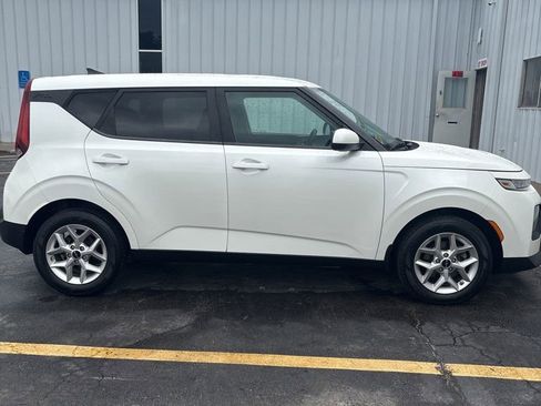 Used 2022 Kia Soul LX w/ Technology Package image 4