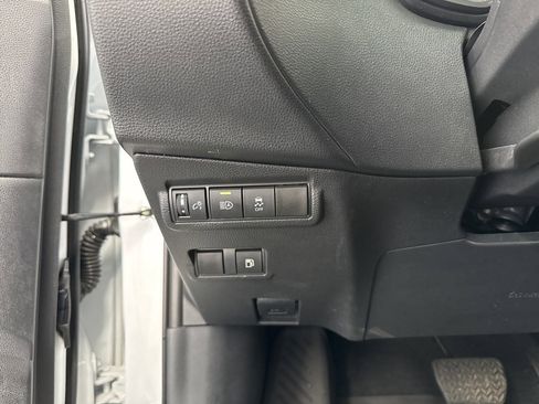 Certified 2024 Toyota Corolla Cross SE image 35