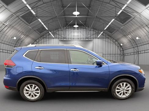 Used 2020 Nissan Rogue SV image 3