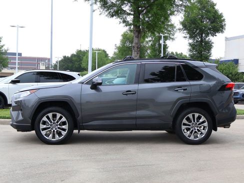 Used 2021 Toyota RAV4 XLE Premium FWD image 3