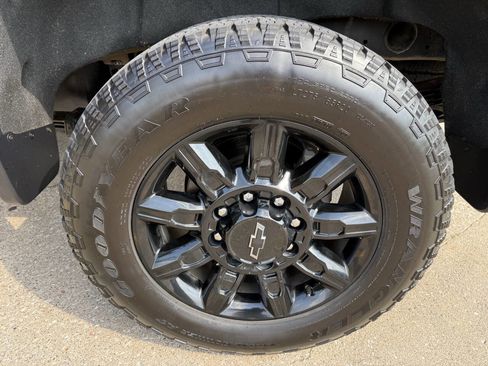 Used 2024 Chevrolet Silverado 2500 LTZ w/ LTZ Premium Package image 27