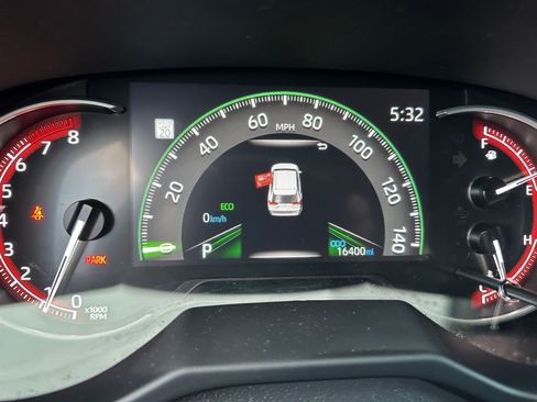 Used 2025 Toyota RAV4 XLE image 41