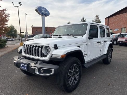 Used 2024 Jeep Wrangler Unlimited Sahara AWD/4WD image 7