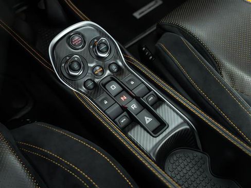 Used 2017 McLaren 570S image 28