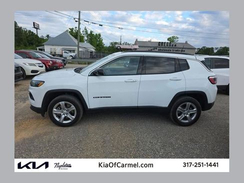Used 2023 Jeep Compass Latitude w/ Sun and Sound Group AWD/4WD image 1