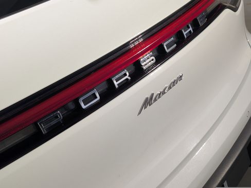 Used 2023 Porsche Macan image 9