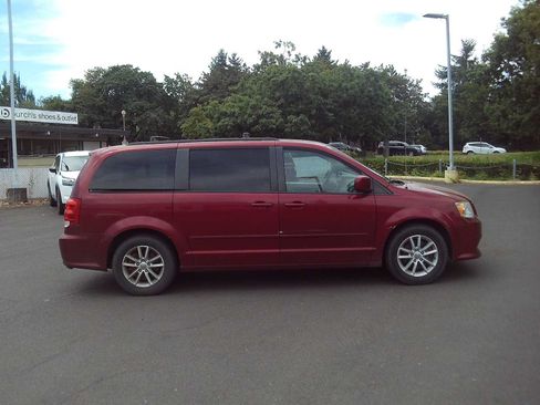 Used 2014 Dodge Grand Caravan SXT FWD image 6
