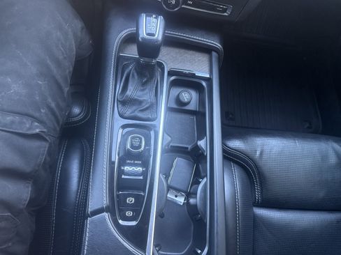 Used 2020 Volvo V90 T6 Cross Country image 22