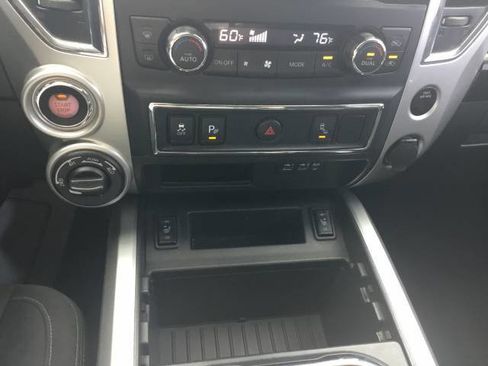 Used 2019 Nissan Titan SV w/ SV Convenience Package AWD/4WD image 18