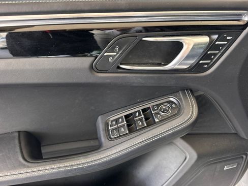 Certified 2024 Porsche Macan AWD/4WD image 12