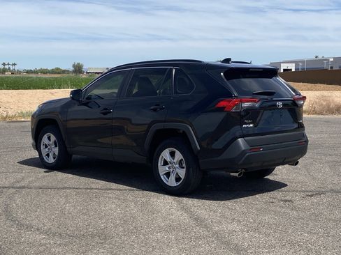 Used 2021 Toyota RAV4 XLE FWD image 5