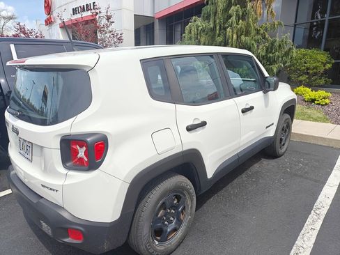 Used 2020 Jeep Renegade Sport image 3